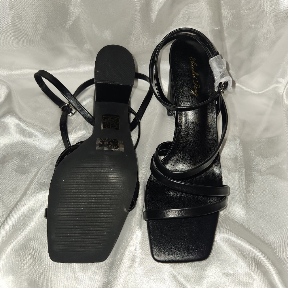 Black Chunky Heels with Ankle Strap | Sz 8.5 - Picture 3 of 4